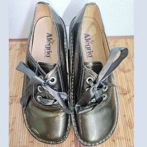Alegria lace up oxford shoes patent leather olive green size 8